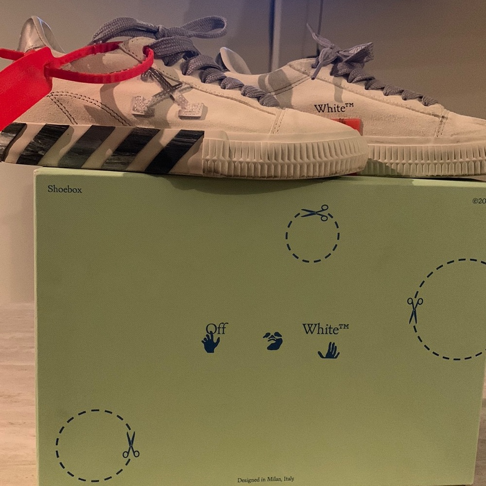 Off white low top sneakers Authentic